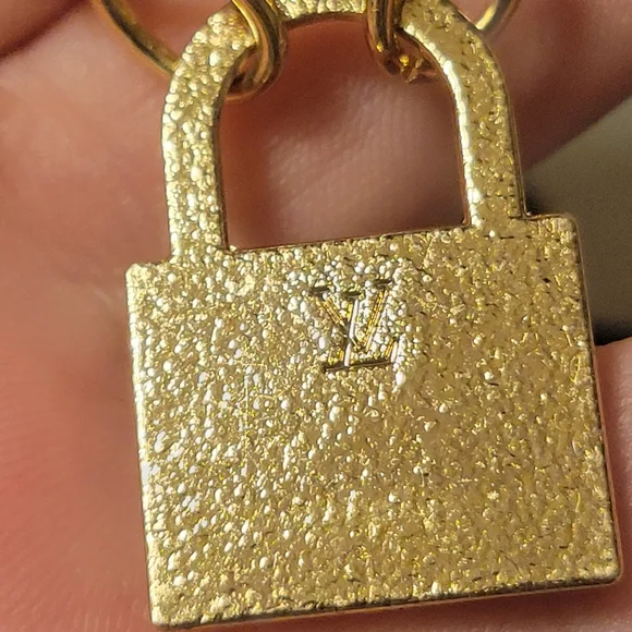 Aurora Borealis LV Crystal Padlock Necklace 18" Gold Plated Snake Chain NEW - Picture 3 of 5